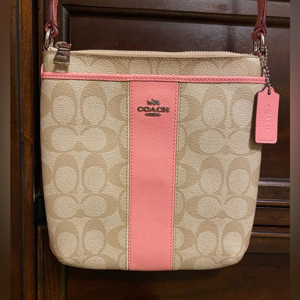 Coach hipster bag. Cream, Bag Measurements 8 1/4 wide 8 1/2 Length.